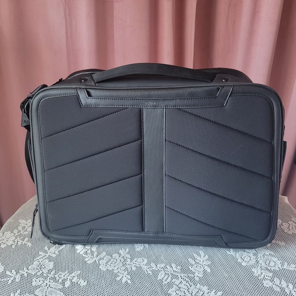 Nomatic Black Messenger Bag for Men - Picture 5 of 10